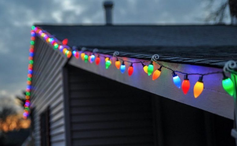 hanging christmas lights on roof